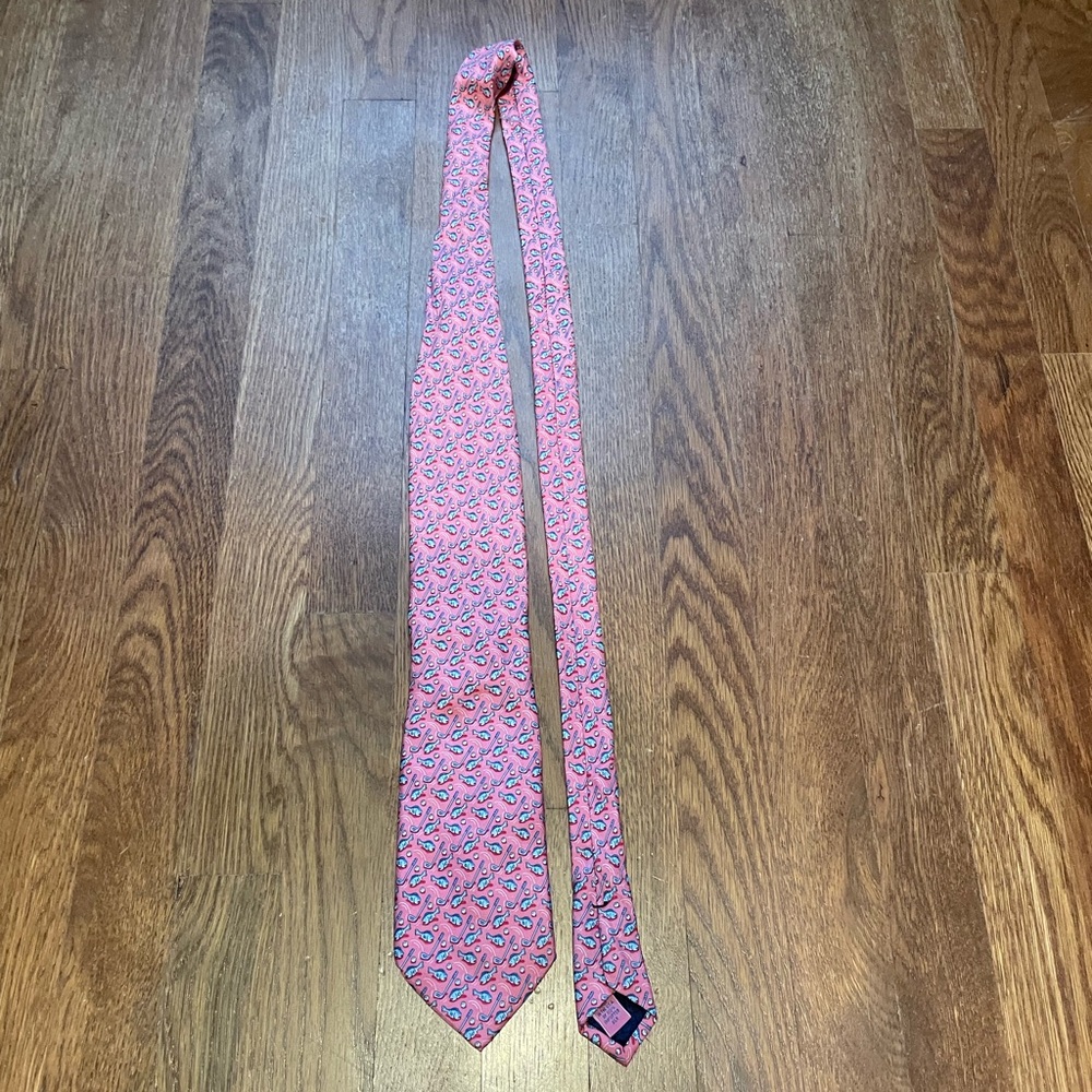 Vineyard Vines tie (fish and golf)